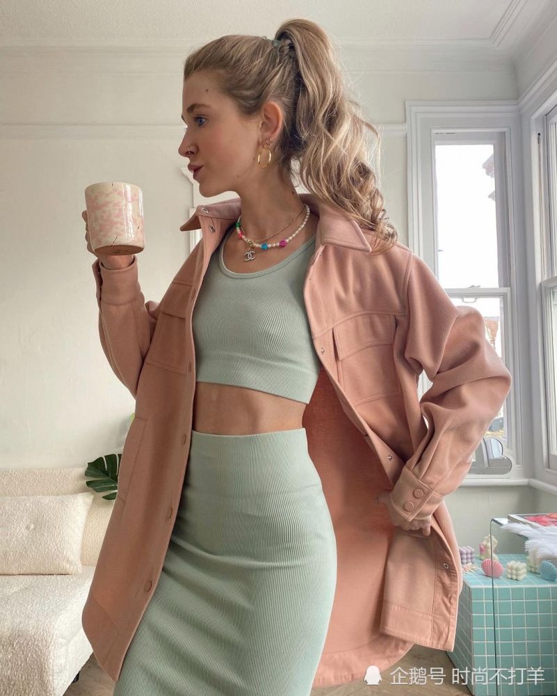 能将臀部包裹得很好,整体呈倒梯形的紧身裙,是最能展现身材曲线的裙子