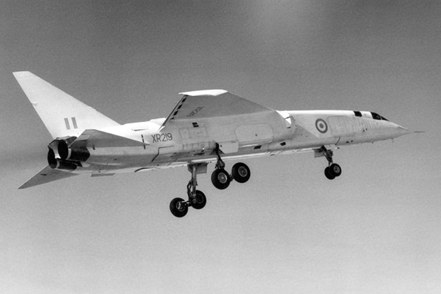 英国tsr2超音速核轰炸机因为没钱无法服役