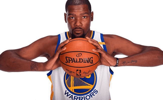 指环王和张伯伦合体,而杜兰特没有模板,勉强安排一个模板麦迪