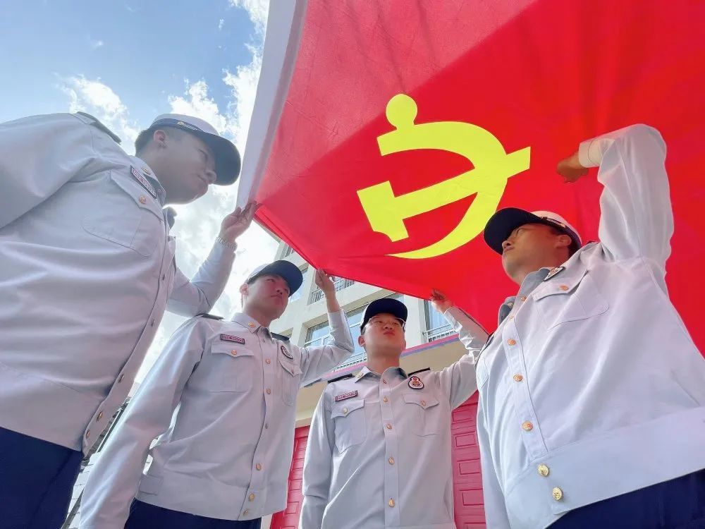 乌兰察布市消防救援支队开展我与党旗同框主题党日活动