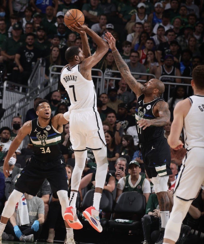 nba NBA-字母三叉戟49分，雄鹿11分领先！杜兰特被压制，哈登突然爆发