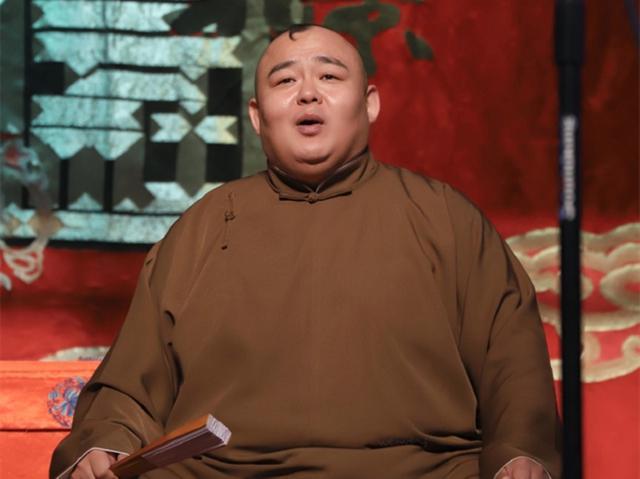 德云杨鹤通深夜发文向粉丝们诉苦他在舞台上被这两人欺负了