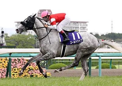 日本coser模仿赛马娘黄金船飞踢却给自己摔骨折了