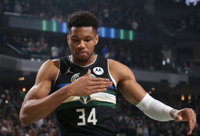 时隔59天字母哥0三分出手太明智后三罚全中残暴隔扣太强硬