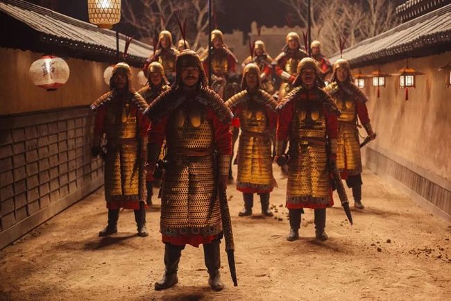 到了清朝,《大清律》规定:"凡京城夜禁,一更三点,钟声已静之后,五更三