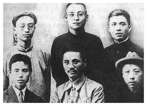 老蒋得知后,悬赏重金抓捕余亚农.这个"重金"有多重呢?50万大洋!