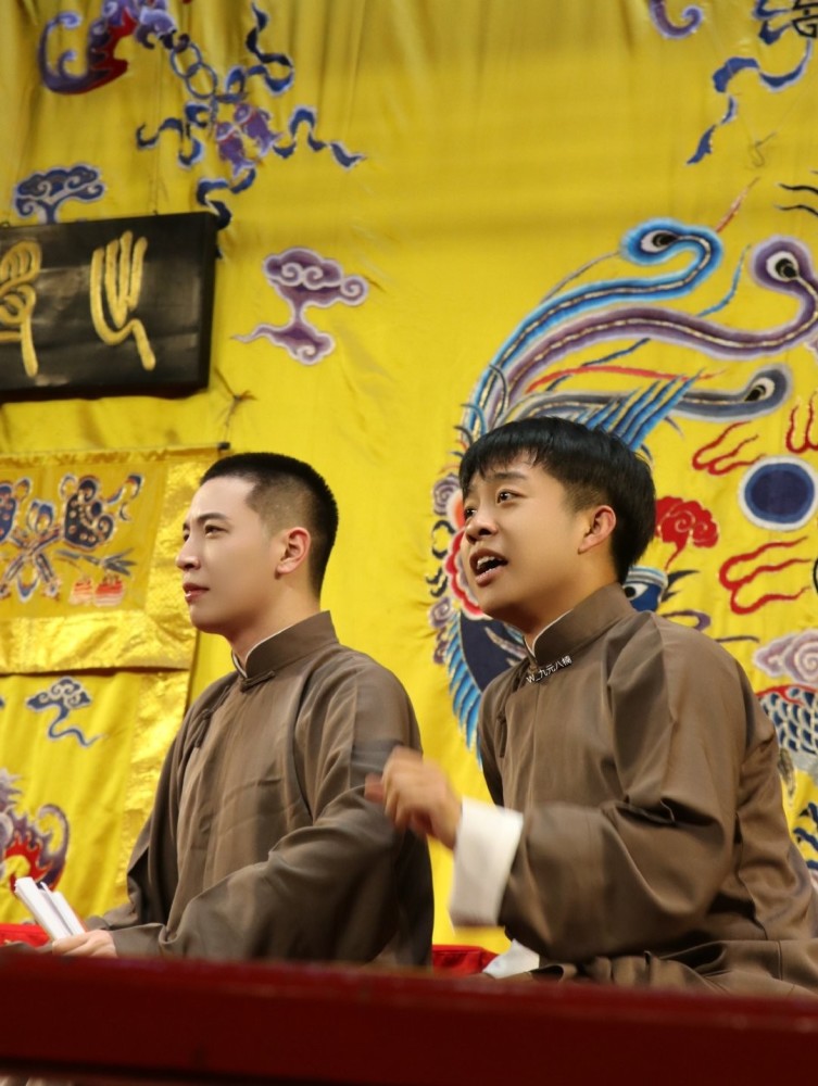 起初,人们听相声听得是一个乐呵,传统相声就那么100来段,德云社9个