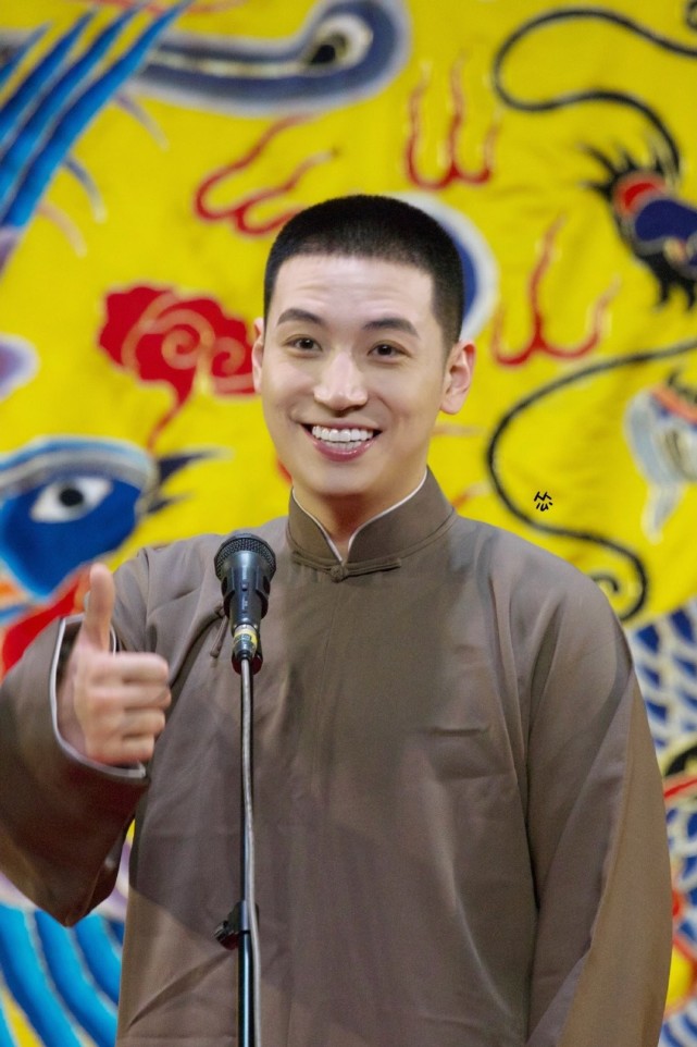 郭德纲是我舅舅王九龙的受难日来临9088笑得真欢