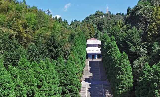 在革命聖地井岡山,至今仍然保存完好的革命舊址遺蹟有100多處,其中