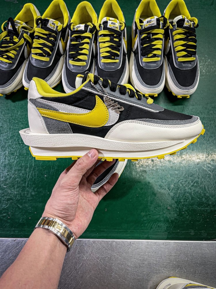 sacai新配色发售