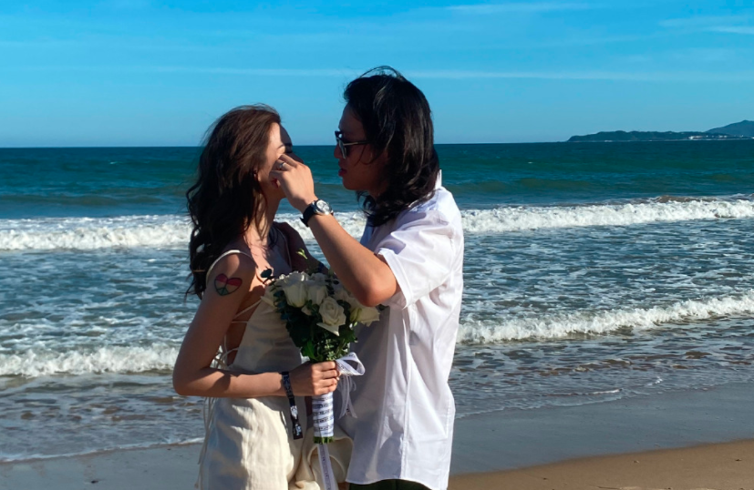 27岁超模naomi恋情曝光与18岁男友十指紧扣男方颜值一言难尽