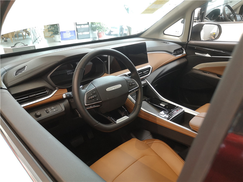 实拍上汽大通g50 plus,二排空间充裕,科技配置是亮点