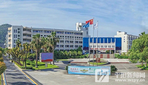 我县的鳌江镇实验小学和县职业教育中心学校顺利入选.