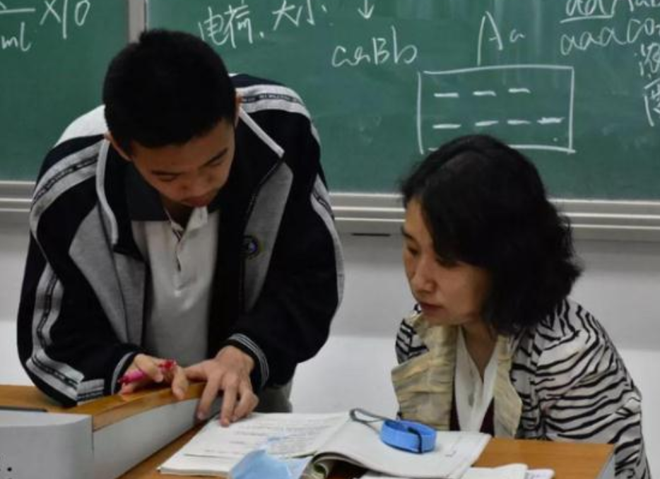 学霸排行榜_“父母职业排行榜”出炉,服务行业垫底,这个行业易出“学霸娃”