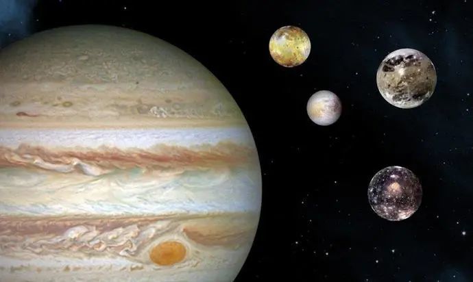 为什么木星有 79 个卫星,而地球只有一个?