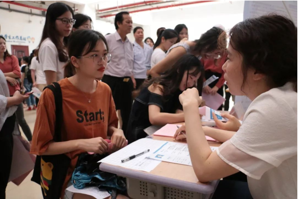 校園招聘與社會招聘,只有一字之差卻大相徑庭,大學生何如選擇