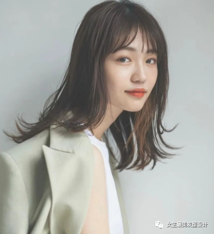 做一个温柔知性的女人这款发型是捷径