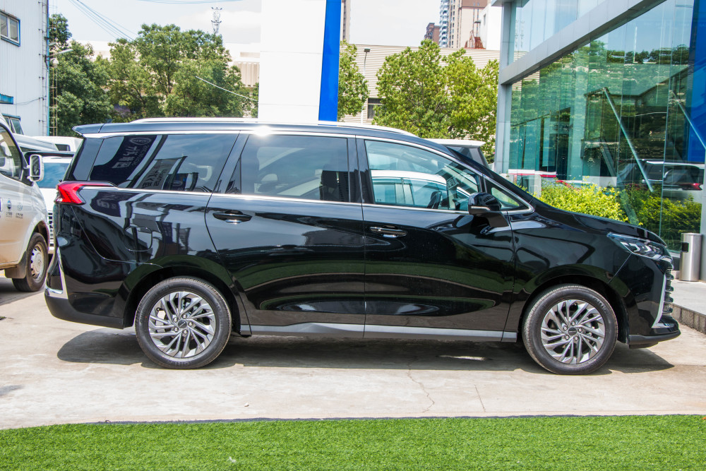 更聪明的大家伙上汽大通g50plus到店实拍