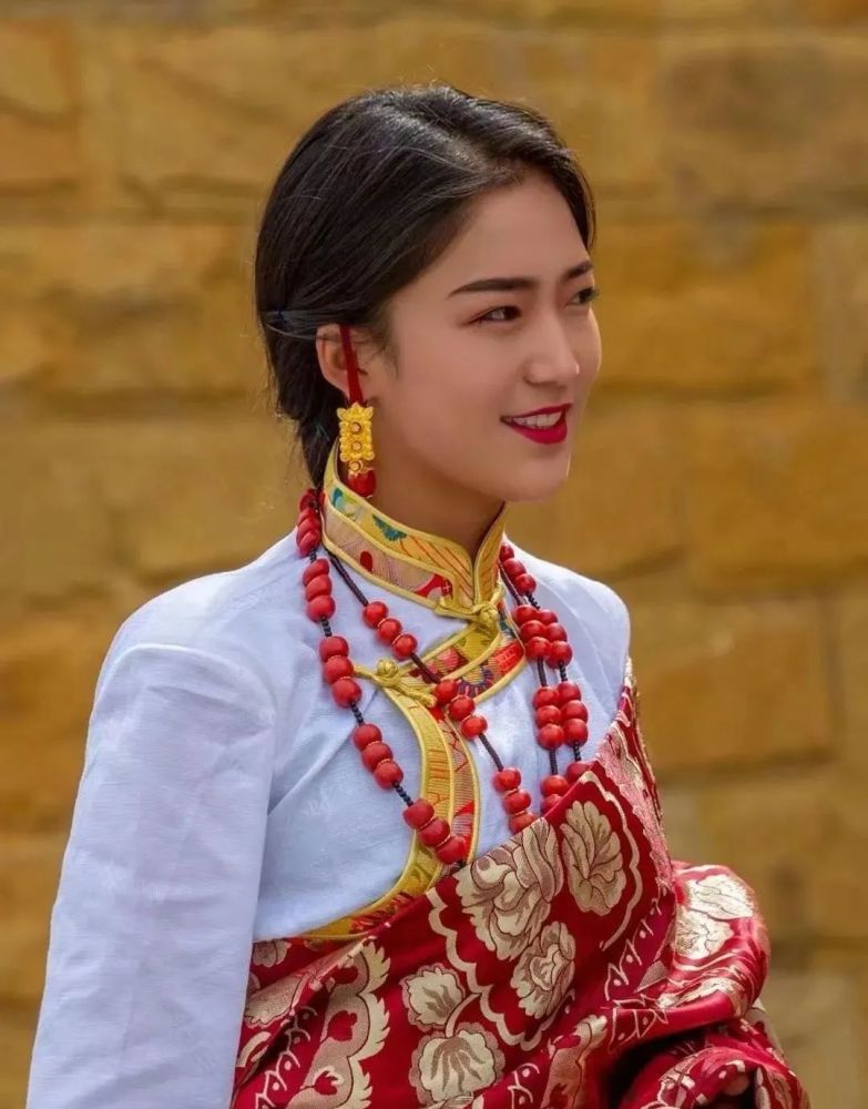 100000元大奖!中国甘孜第二届珠牡选美报名通道开启