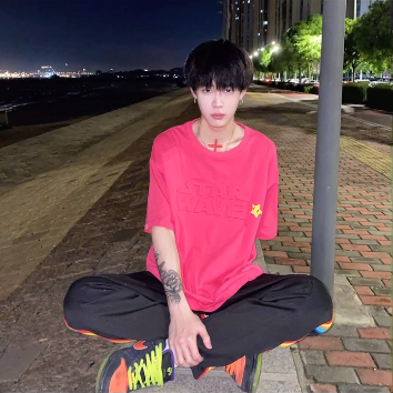 关东主也被不少粉丝称为最年轻的"高岭之花"