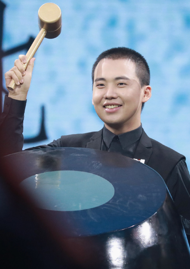 寸头果真检验男士颜值标准!郭麒麟寸头暴露缺陷,越来越像郭德纲