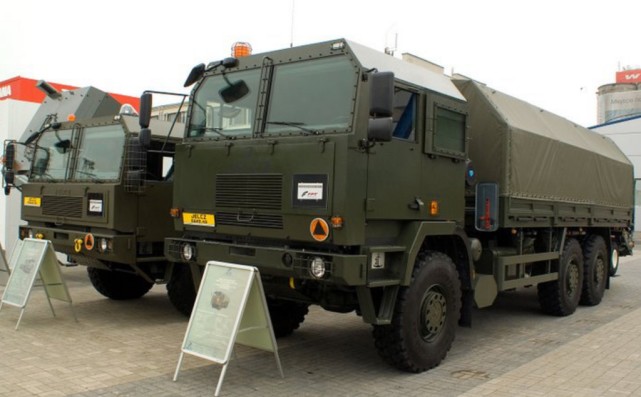 搭载依维柯curso涡轮增压发动机的耶尔奇6626x6多用途卡车