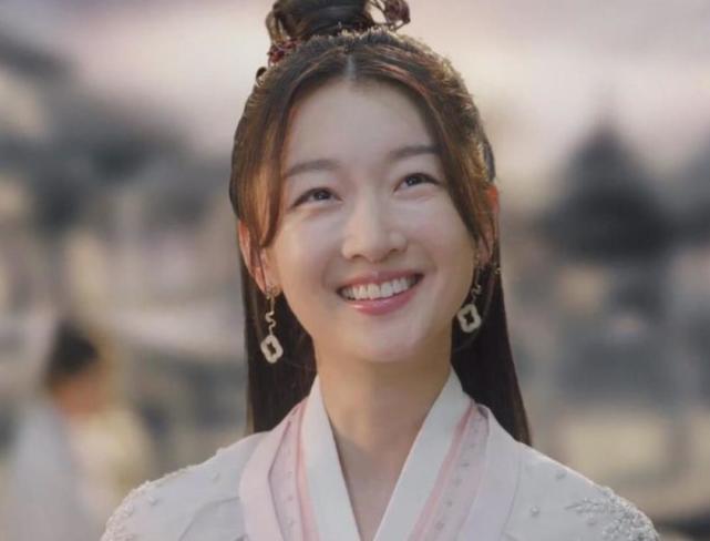 周冬雨新剧《千古玦尘》引热议,年轻的谋女郎,这次选错了吗?