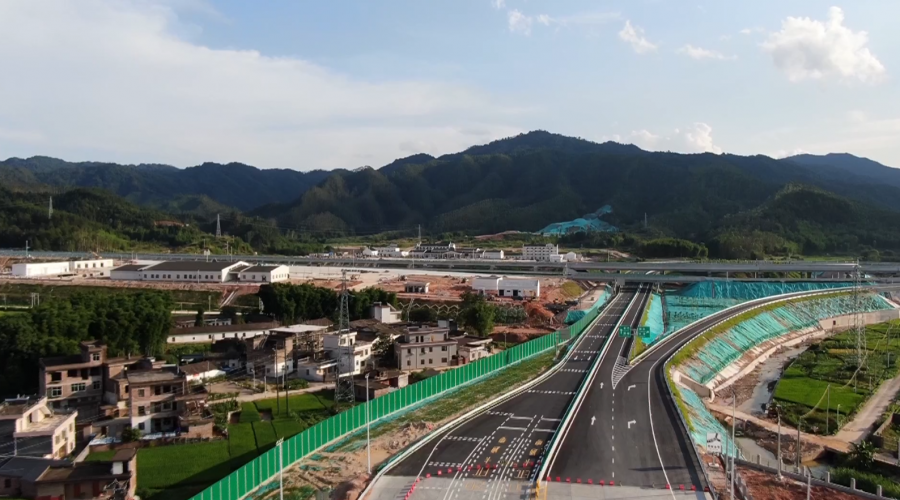 我市全力推进高速公路项目建设,京港澳高速公路粤境北段,南韶高速公路