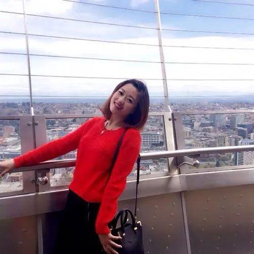 陪穷小子刘强东打下江山,让章泽天成了总裁夫人,龚晓京后悔吗?