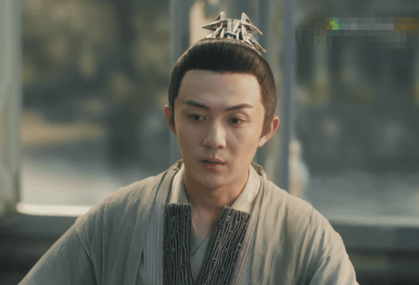 这一次《千古玦尘》中,也有他的出现,剧中的李泽锋扮演的角色叫做炙阳