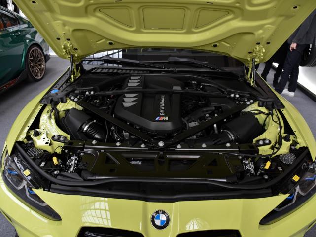 0t l6双涡轮增压发动机,最大功率510马力,峰值扭矩650n·m,搭配8at