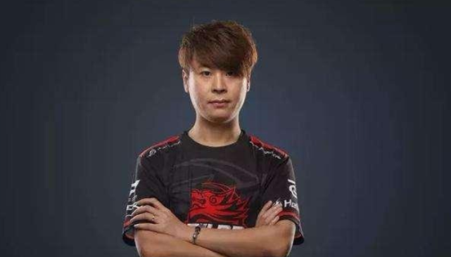 刘珂mo,tyloo战队前队长,csgo界的元老级人物之一,19年退役之后转行做