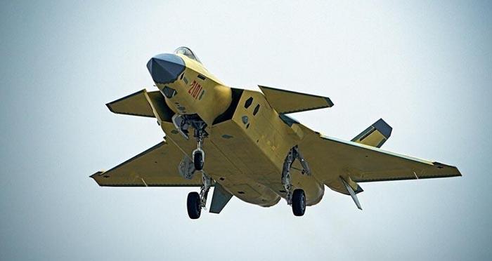 2016年元旦之际,有网友发布了迄今最清晰的歼20 2016和2017两架原型机