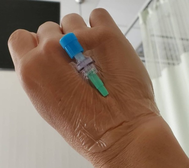 知名歌手黄翊突然入院息影后生活坎坷妻子患肾病4位至亲去世