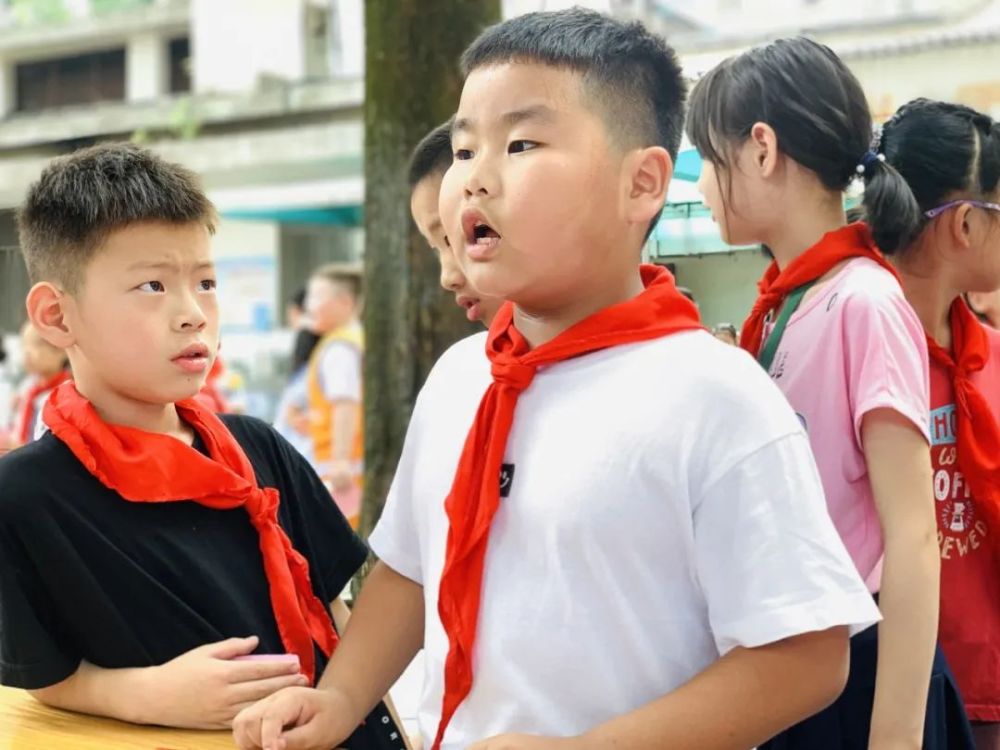 寻红色印记 闯趣味关卡丨延安路小学期末游考活动_腾讯新闻