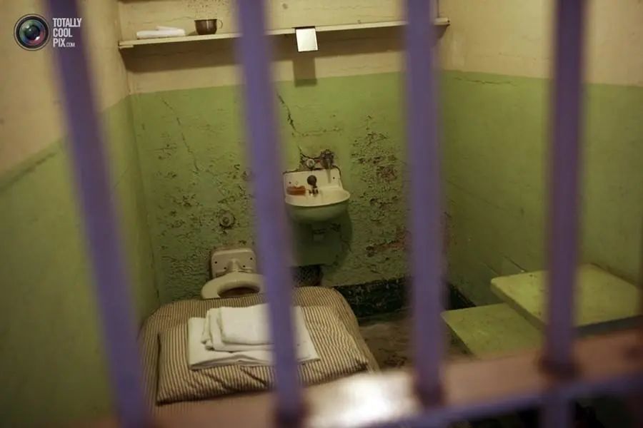 美国牢房到底什么样记者卧底4个月揭露私人监狱的肮脏发家史