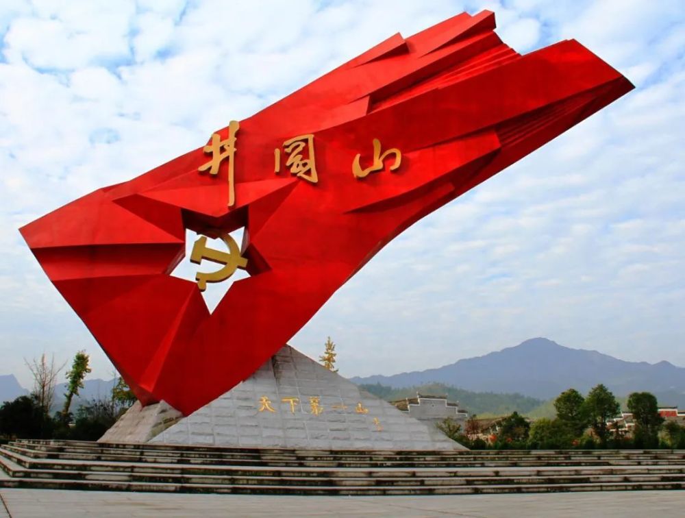 年轻人为啥争相打卡红色旅游目的地?答案在这里!_腾讯新闻