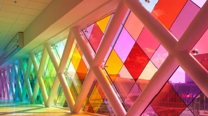 彩色玻璃的颜色是怎么来的