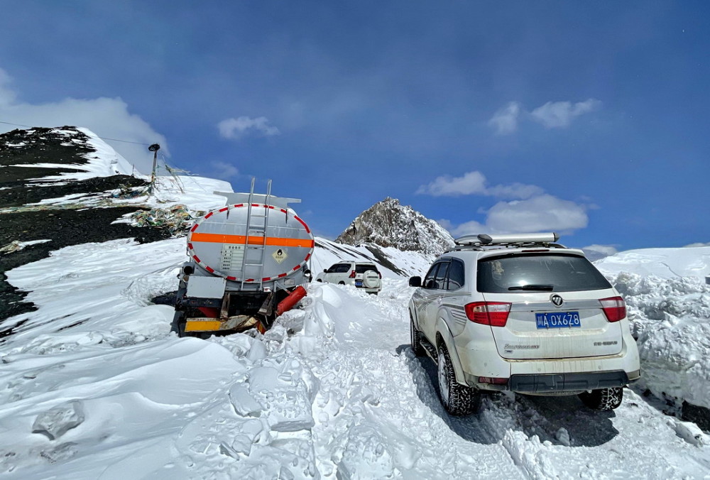 探访冒险王遇难地 翻越五千米雪山 一辆油罐车停留两年下不去 腾讯新闻