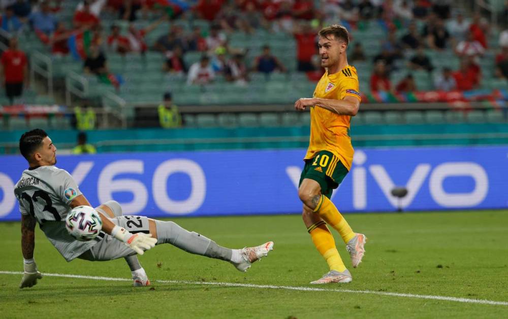 濒临出局的"赛前黑马"土耳其,开启"抱大腿"模式的威尔士!