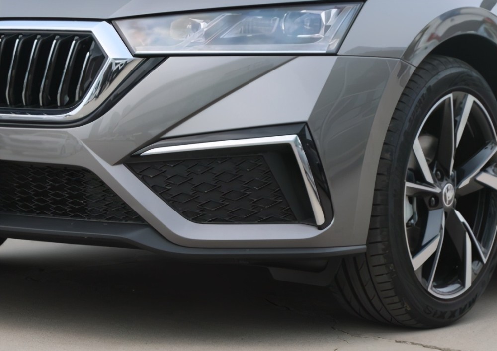 从斯柯达明锐pro的安全配置方面也可以看出设计师的用心.