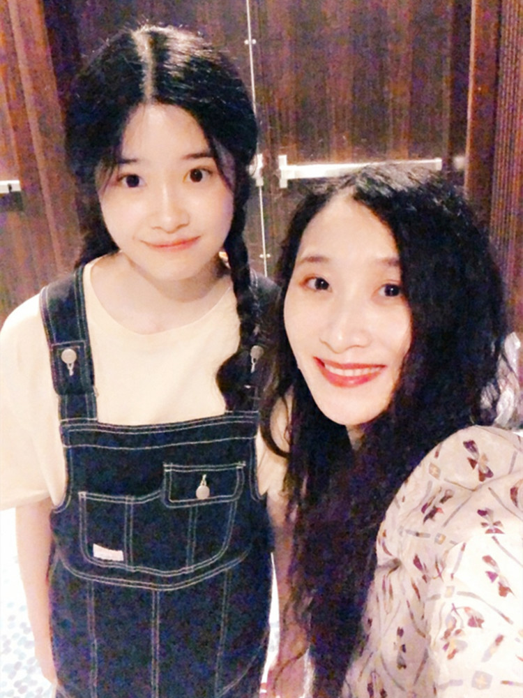 坚如磐石另一位新人陈童,一波美照来袭,网上资料很少神秘又美丽