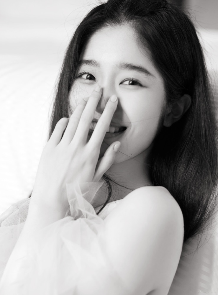 坚如磐石另一位新人陈童,一波美照来袭,网上资料很少神秘又美丽