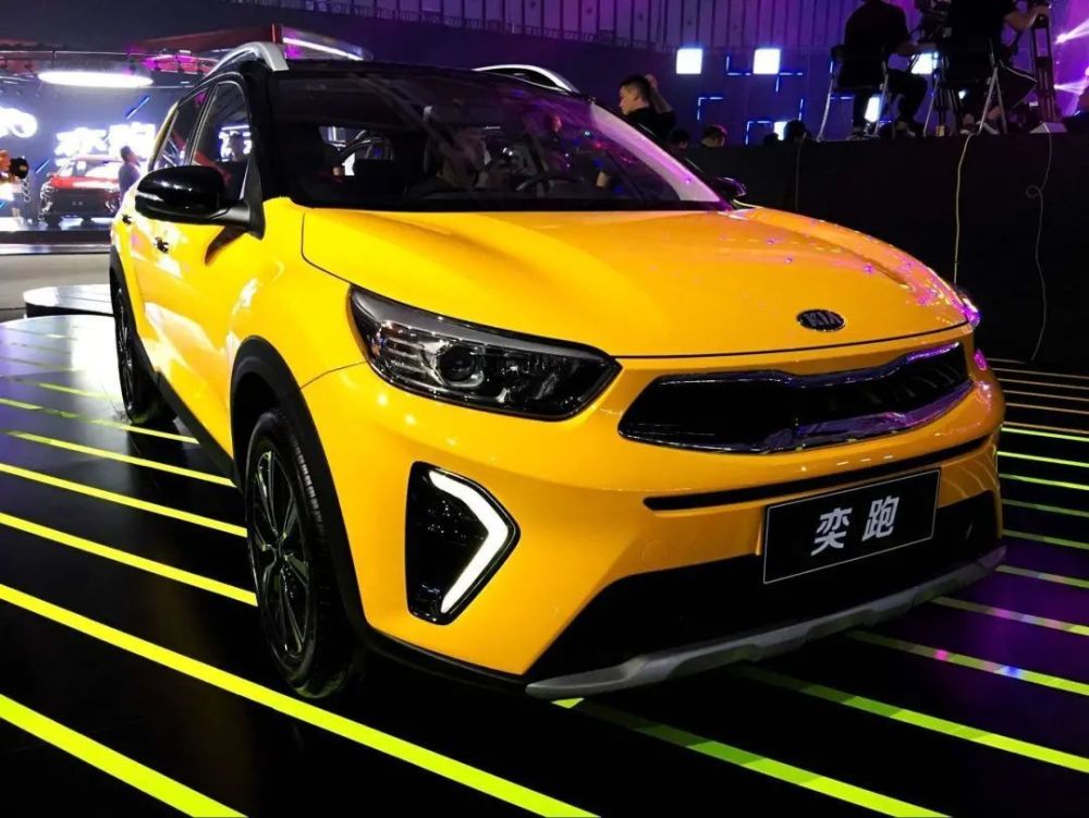 依旧采用了起亚家族式设计理念,整体小巧玲珑,精致可爱