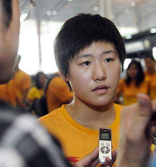 叶诗文的故事:中国最伟大的游泳运动员,却因发育太快昙花一现