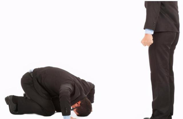 云南公墓屈膝下跪的4个日本兵日方多次恳求拆除中国3个条件