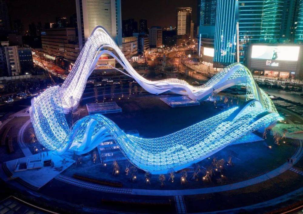 武汉耗巨资打造的光谷雕塑外观震撼却无实用性这钱花亏了吗