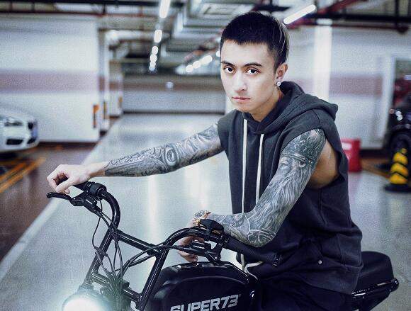 秦奋被问王思聪"输液梗",没想到他竟这样回答,情商是真的高