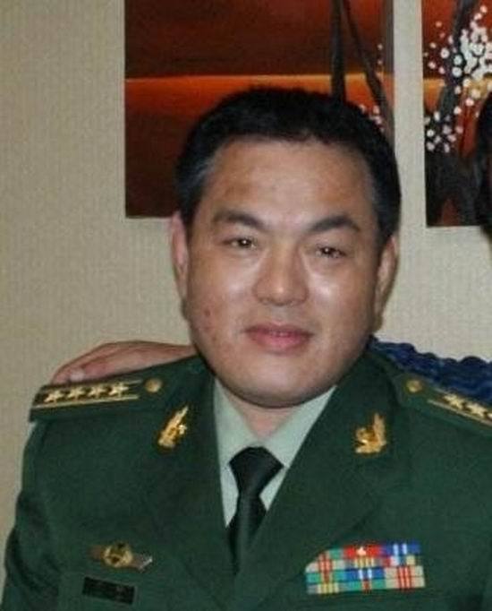 罗斌一共抓获200多名嫌疑犯,并击毙5名罪犯,曾被评为"中国武警十大