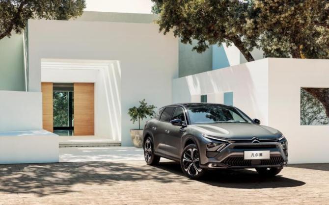 轎車市場混戰凡爾賽c5 X高調入局將成年輕人的 驚喜盲盒 中國熱點